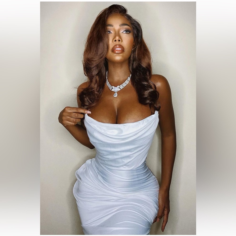 Fashionnova bridal style dress - Picture 3 of 4